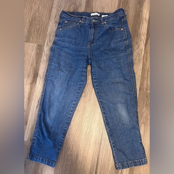 Women's Levi's Classic Capri Jeans - Picture 2 of 4